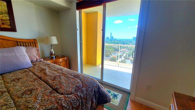 900 SW 8th St 1501, Miami, FL 33130