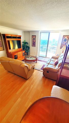 900 SW 8th St 1501, Miami, FL 33130