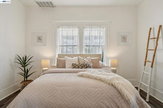 2063 Rosedale Ave, Oakland, CA 94601