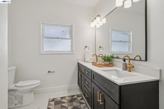 2063 Rosedale Ave, Oakland, CA 94601