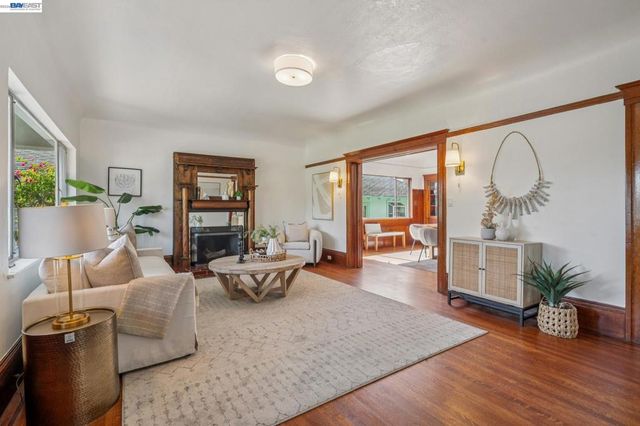 2063 Rosedale Ave, Oakland, CA 94601