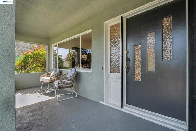 2063 Rosedale Ave, Oakland, CA 94601