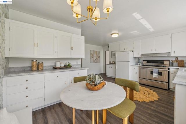 2063 Rosedale Ave, Oakland, CA 94601