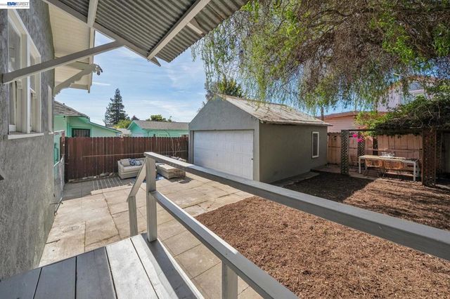 2063 Rosedale Ave, Oakland, CA 94601