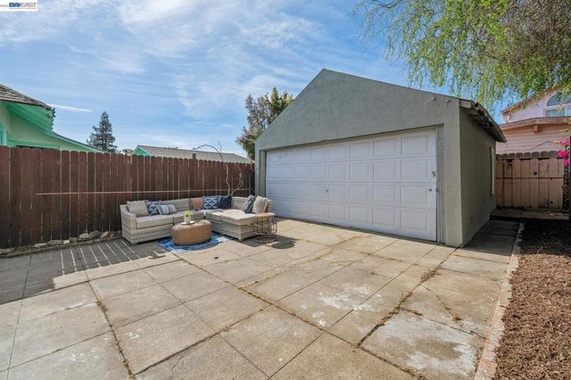 2063 Rosedale Ave, Oakland, CA 94601