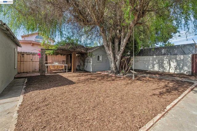 2063 Rosedale Ave, Oakland, CA 94601