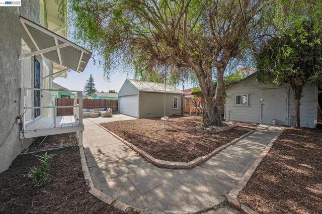 2063 Rosedale Ave, Oakland, CA 94601