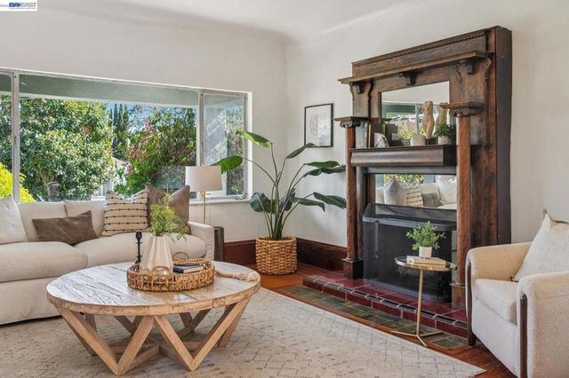 2063 Rosedale Ave, Oakland, CA 94601