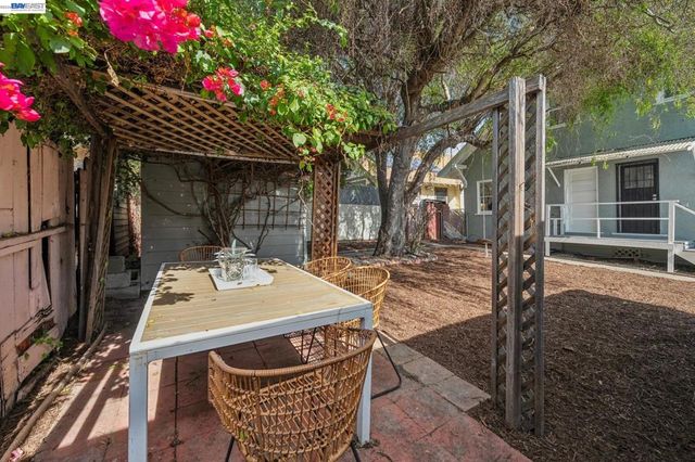 2063 Rosedale Ave, Oakland, CA 94601