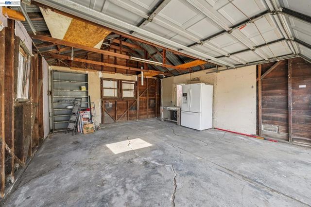 2063 Rosedale Ave, Oakland, CA 94601