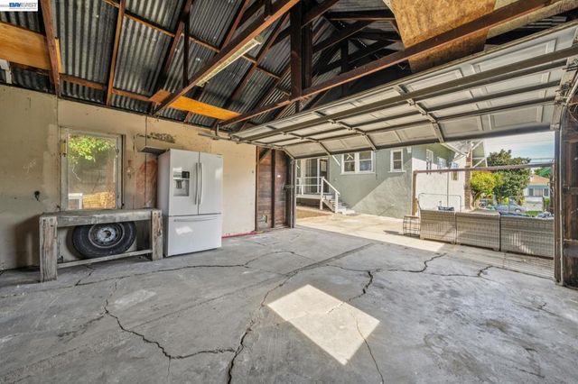 2063 Rosedale Ave, Oakland, CA 94601