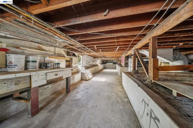 2063 Rosedale Ave, Oakland, CA 94601