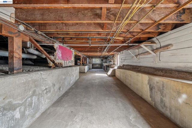 2063 Rosedale Ave, Oakland, CA 94601