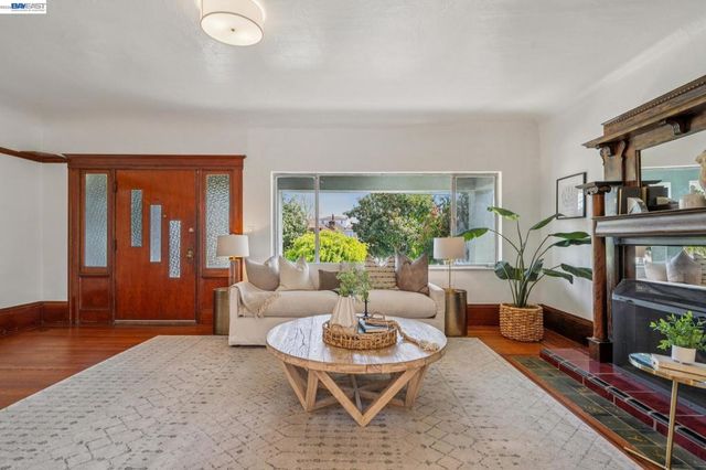 2063 Rosedale Ave, Oakland, CA 94601