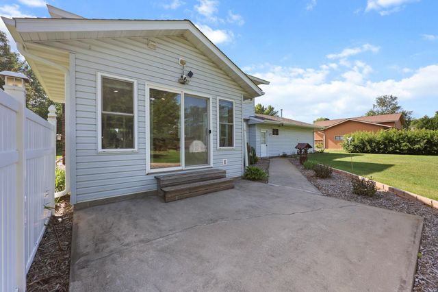 1830 61st Avenue N, Saint Cloud, MN 56303