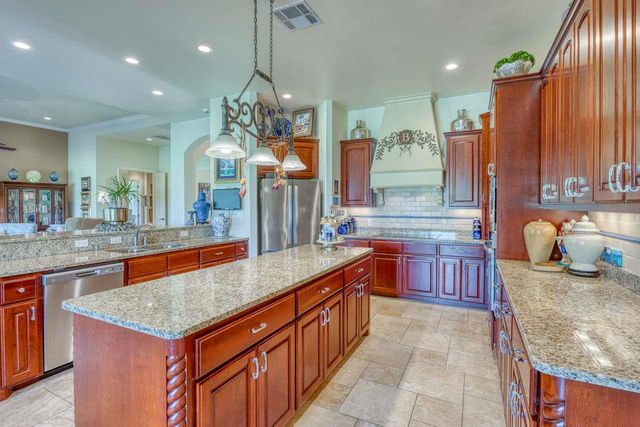 1621 Legends PKWY, Kingsland, TX 78639