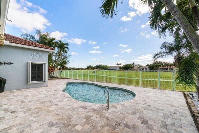 5696 Muirfield Village Circle, Lake Worth, FL 33463
