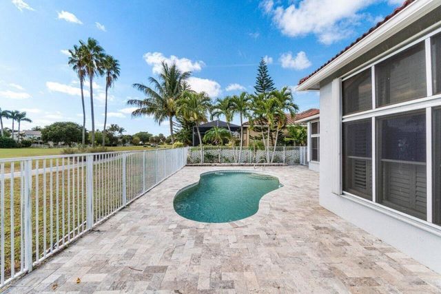 5696 Muirfield Village Circle, Lake Worth, FL 33463