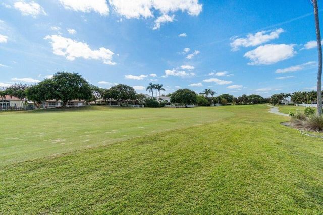 5696 Muirfield Village Circle, Lake Worth, FL 33463