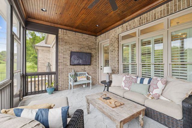 2433 Durham Manor Dr, Franklin, TN 37064