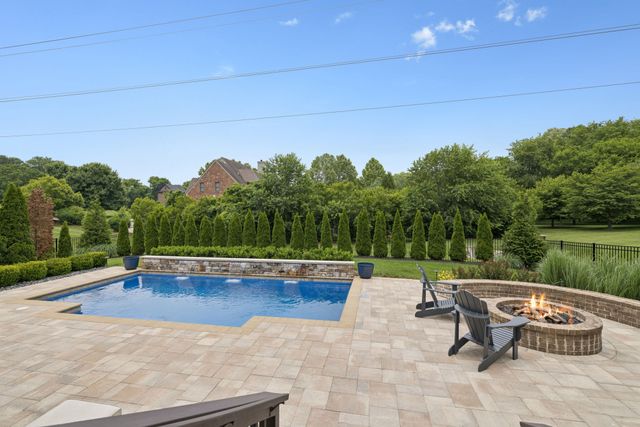 2433 Durham Manor Dr, Franklin, TN 37064