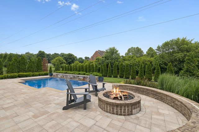 2433 Durham Manor Dr, Franklin, TN 37064