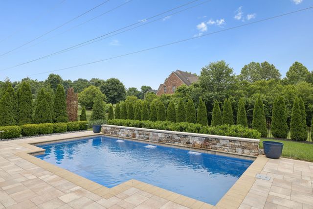 2433 Durham Manor Dr, Franklin, TN 37064