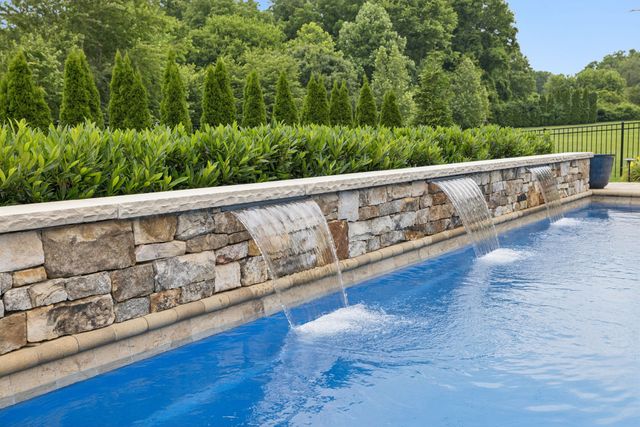 2433 Durham Manor Dr, Franklin, TN 37064