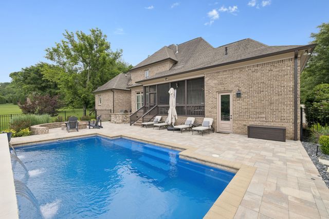 2433 Durham Manor Dr, Franklin, TN 37064