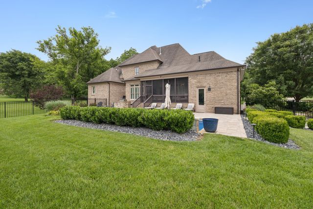 2433 Durham Manor Dr, Franklin, TN 37064