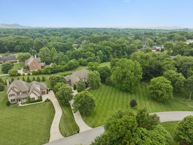 2433 Durham Manor Dr, Franklin, TN 37064