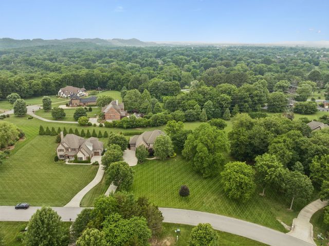 2433 Durham Manor Dr, Franklin, TN 37064