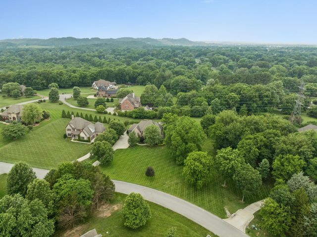 2433 Durham Manor Dr, Franklin, TN 37064