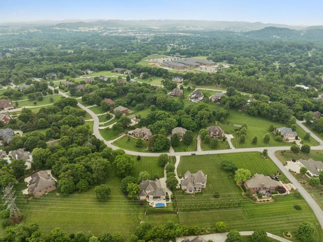 2433 Durham Manor Dr, Franklin, TN 37064