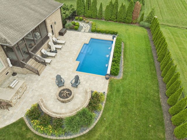 2433 Durham Manor Dr, Franklin, TN 37064