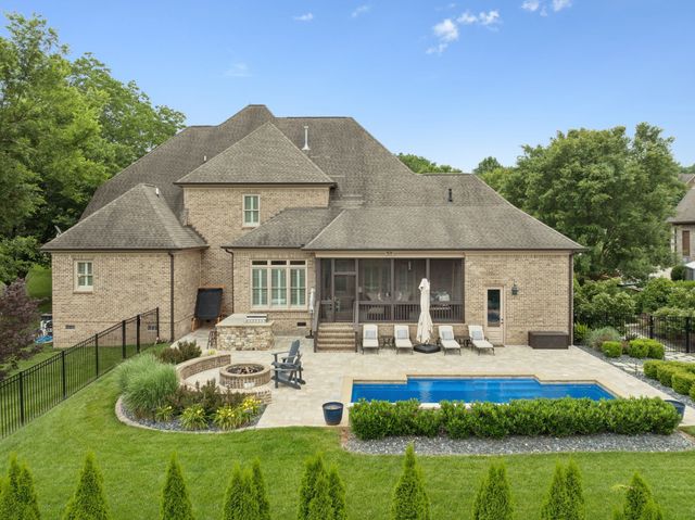 2433 Durham Manor Dr, Franklin, TN 37064