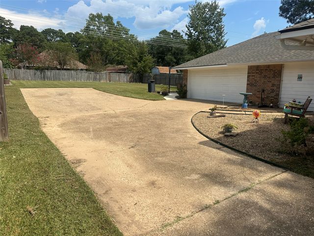 9319 Lytham Drive, Shreveport, LA 71129