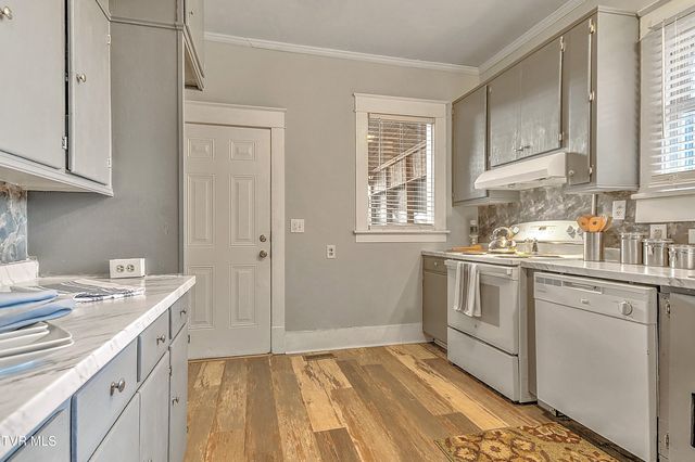 726 Lawrence Avenue, Bristol, VA 24201