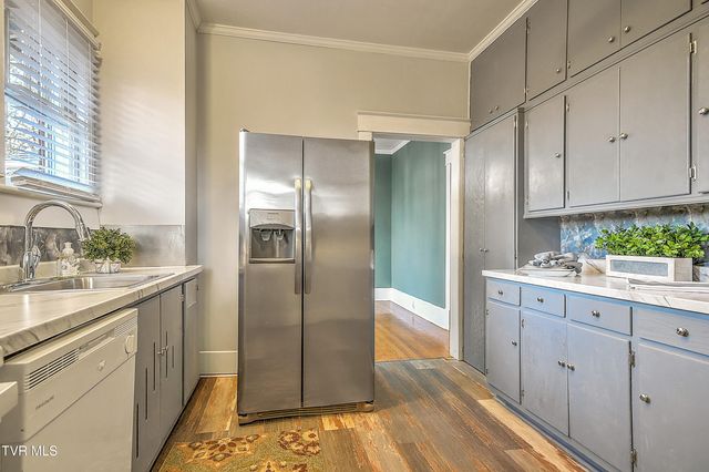 726 Lawrence Avenue, Bristol, VA 24201