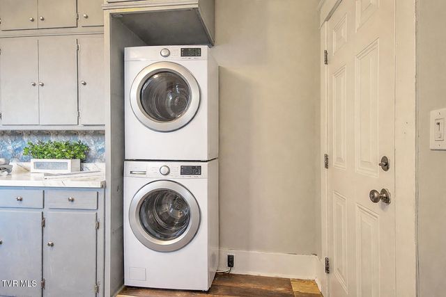 726 Lawrence Avenue, Bristol, VA 24201