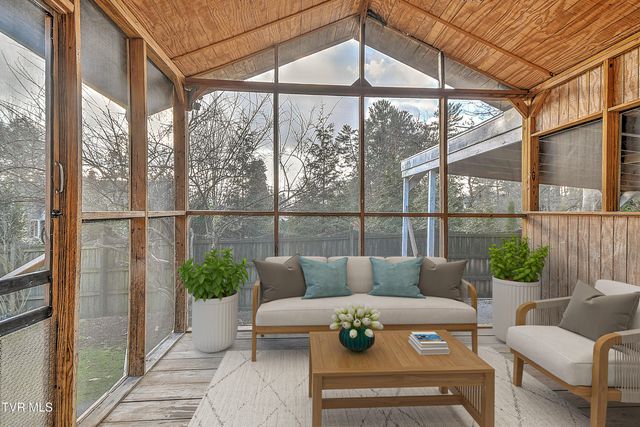 726 Lawrence Avenue, Bristol, VA 24201