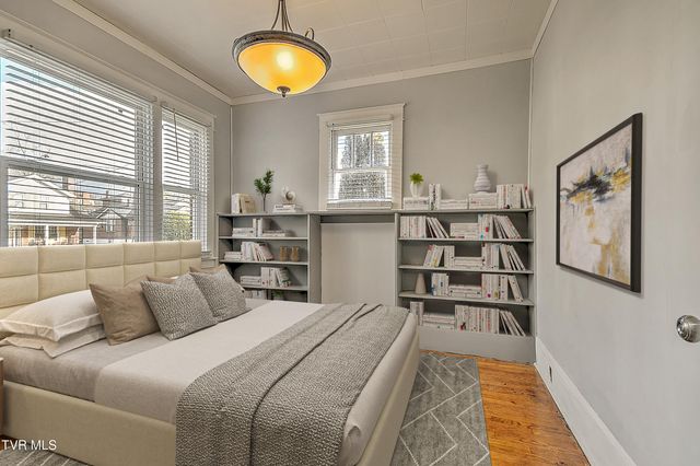 726 Lawrence Avenue, Bristol, VA 24201