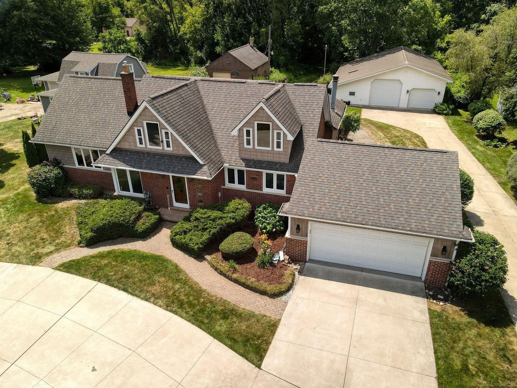 45821 North Avenue, Macomb Twp, MI 48042