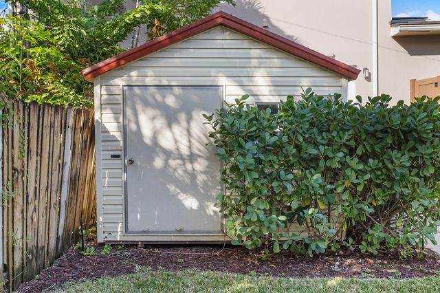 1928 NE 7th Pl, Fort Lauderdale, FL 33304