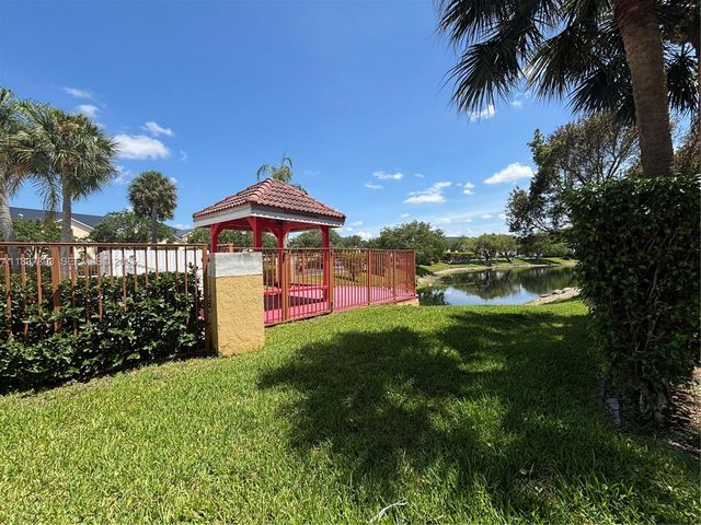 7640 Westwood Drive 406, Tamarac, FL 33321