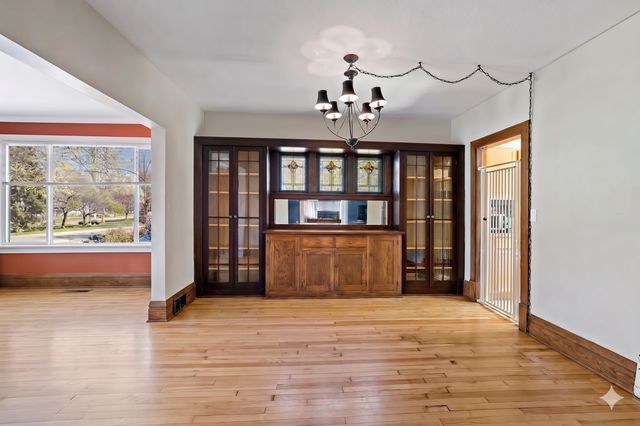 2705 E Minnehaha Parkway, Minneapolis, MN 55417