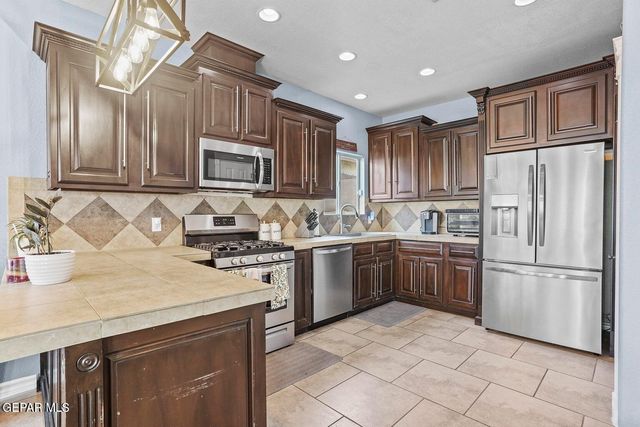 11325 CHARLES MAIZ Lane, El Paso, TX 79934