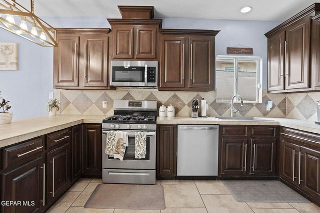 11325 CHARLES MAIZ Lane, El Paso, TX 79934