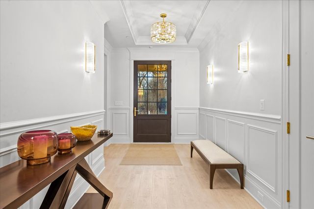 1955 Amberley Court, Lake Forest, IL 60045