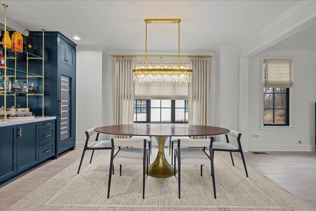 1955 Amberley Court, Lake Forest, IL 60045